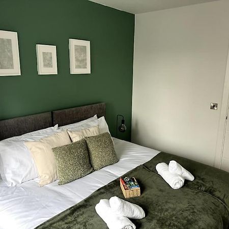 Luxury Oaks Suite, Free Private Parking, 2 Bed 2 Bathroom Apartment, Central Solihull Birmingham Exterior foto