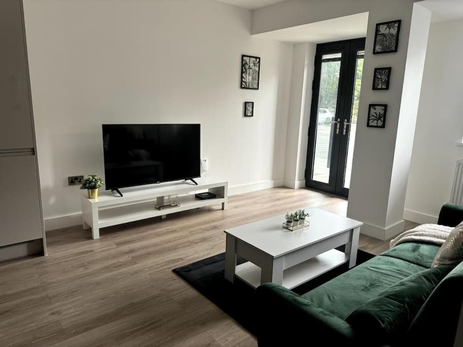 Luxury Oaks Suite, Free Private Parking, 2 Bed 2 Bathroom Apartment, Central Solihull Birmingham Exterior foto