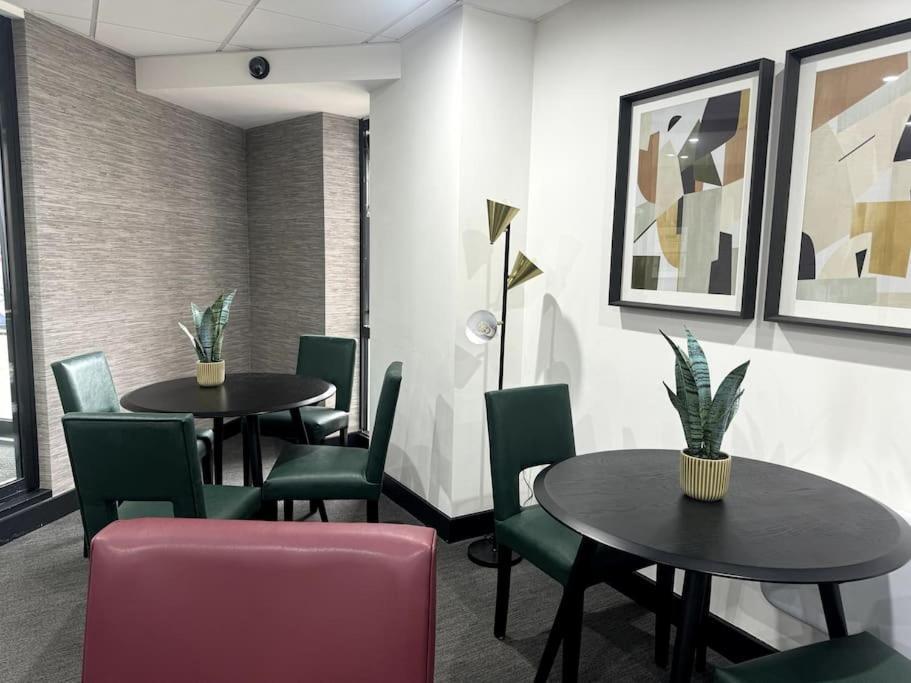 Luxury Oaks Suite, Free Private Parking, 2 Bed 2 Bathroom Apartment, Central Solihull Birmingham Exterior foto