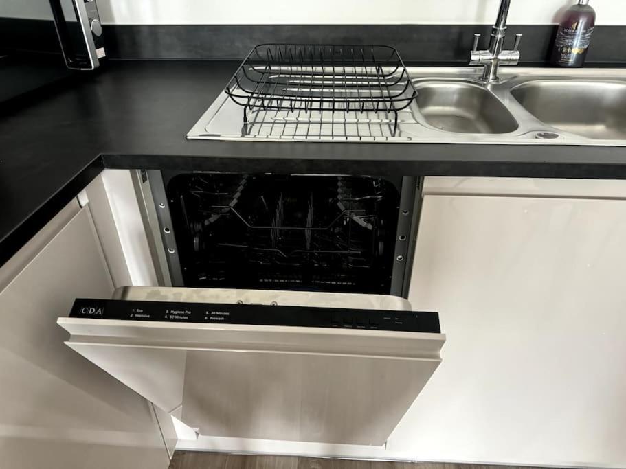 Luxury Oaks Suite, Free Private Parking, 2 Bed 2 Bathroom Apartment, Central Solihull Birmingham Exterior foto