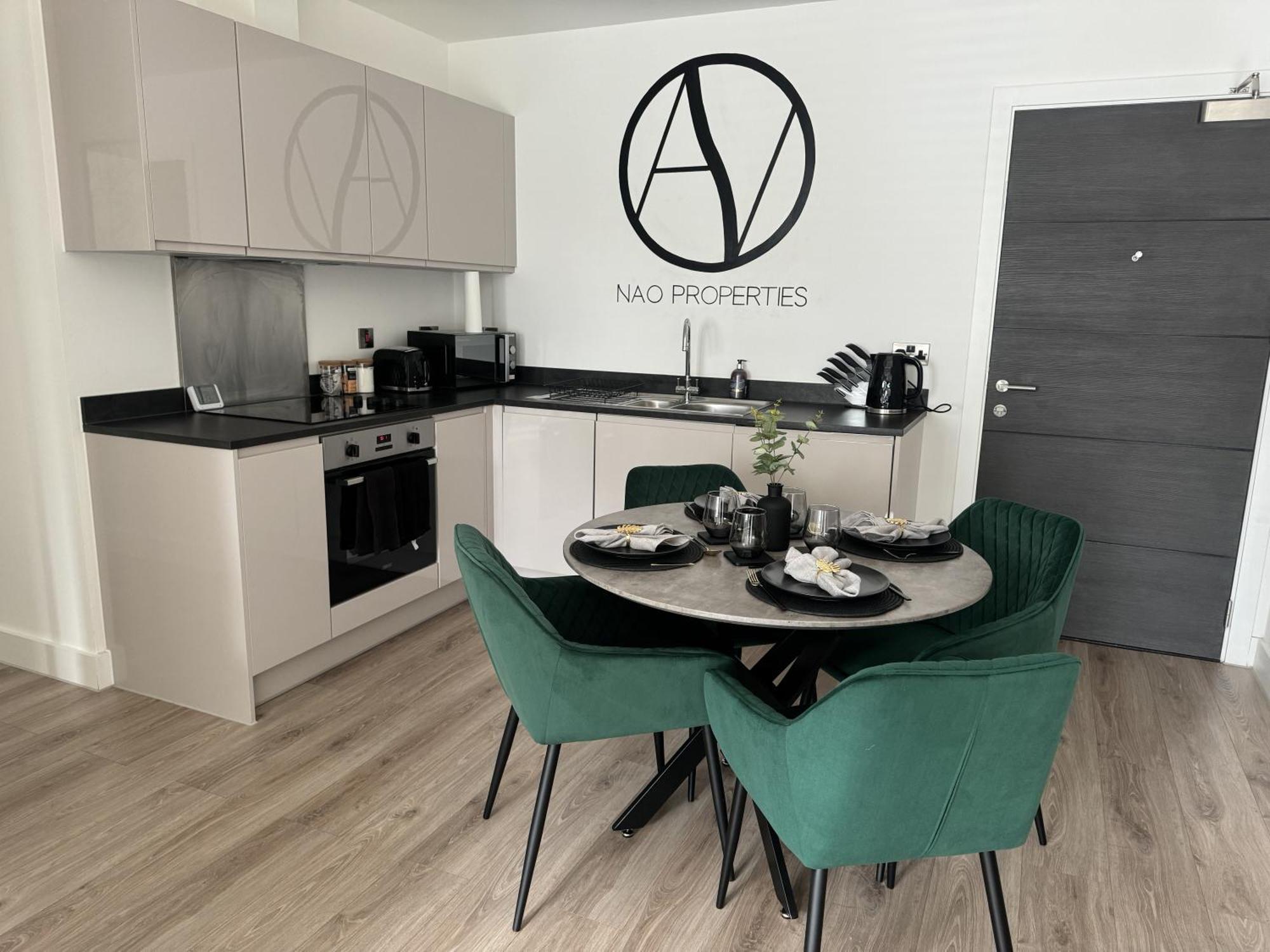 Luxury Oaks Suite, Free Private Parking, 2 Bed 2 Bathroom Apartment, Central Solihull Birmingham Exterior foto